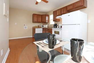 The Lux Townhomes in Louisville, KY - Foto de edificio - Interior Photo