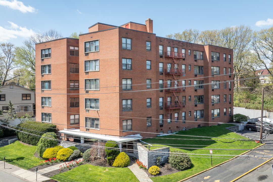 1541 Lemoine Ave in Fort Lee, NJ - Foto de edificio