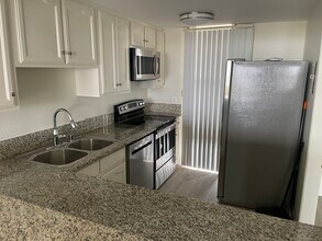 4337 Marina City Dr, Unit 843 in Marina Del Rey, CA - Building Photo - Building Photo