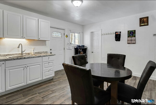 18 Grandview Ave in Danbury, CT - Building Photo - Building Photo