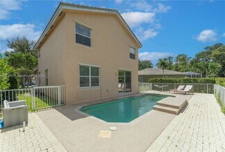 7423 NW 70th Ave in Parkland, FL - Building Photo - Building Photo