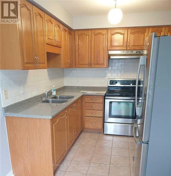 11 Canoe Glide Ln in Brampton, ON - Building Photo - Building Photo