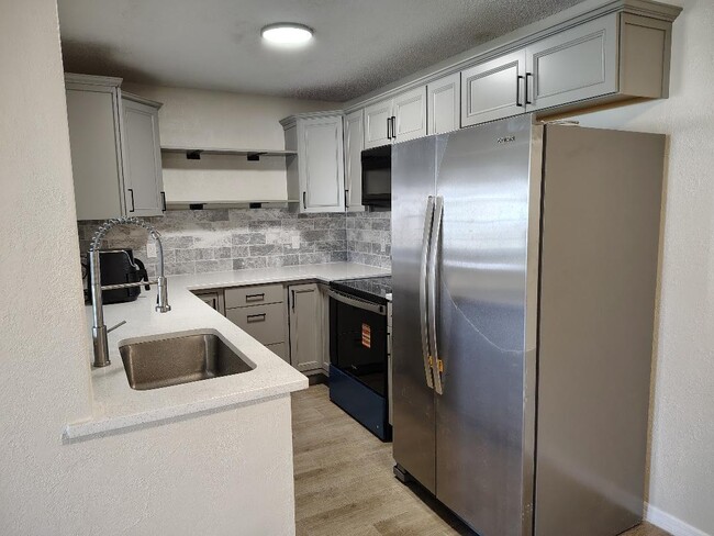 194 Santa Clara Dr in Naples, FL - Foto de edificio - Building Photo