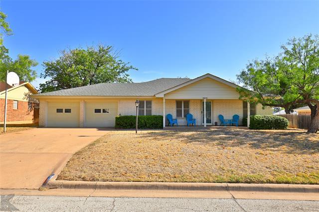 property at 2810 Arrowhead Dr