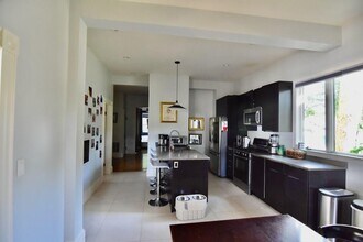 201 Savin Hill Ave, Unit 1 in Boston, MA - Foto de edificio - Building Photo