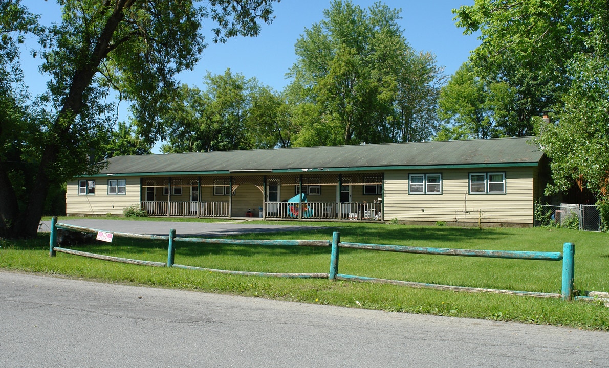 17 Bowman St in Saratoga Springs, NY - Foto de edificio