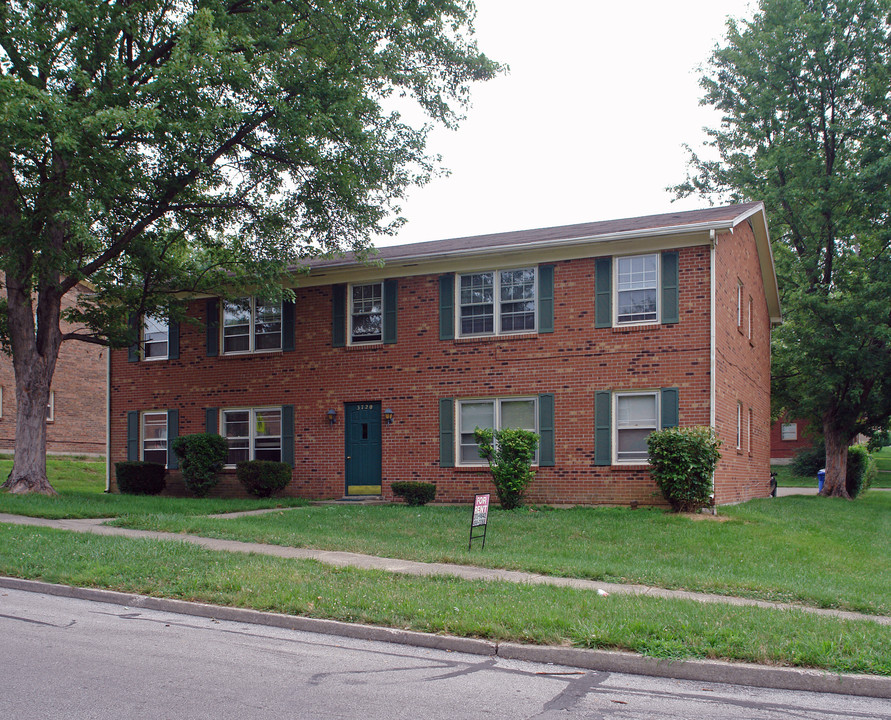 3720 Camelot Dr in Lexington, KY - Foto de edificio