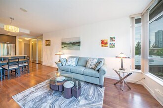 2077 Rosser Ave in Burnaby, BC - Building Photo - Building Photo