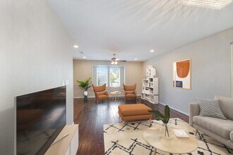 Stylish M Streets townhouse with modern in in Dallas, TX - Building Photo - Building Photo