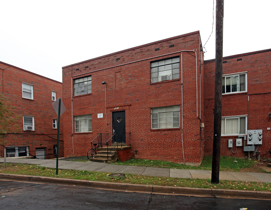 4221 Brooks St NE in Washington, DC - Foto de edificio