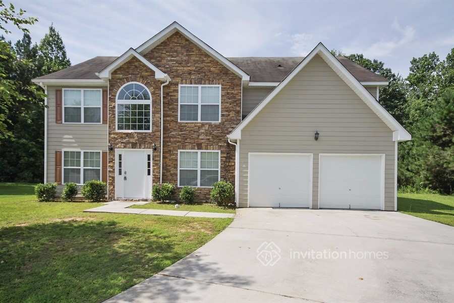 7444 Appaloosa Cove in Fairburn, GA - Building Photo