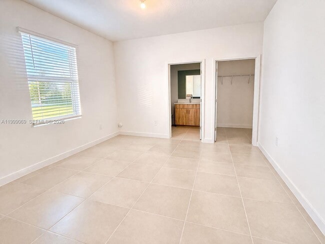 627 NE 1st Ave in Florida City, FL - Building Photo - Building Photo