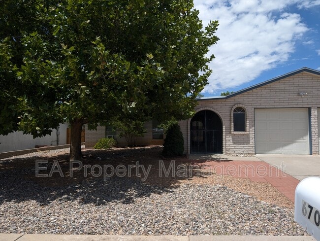 6709 Hensch Ave NE in Albuquerque, NM - Building Photo - Building Photo