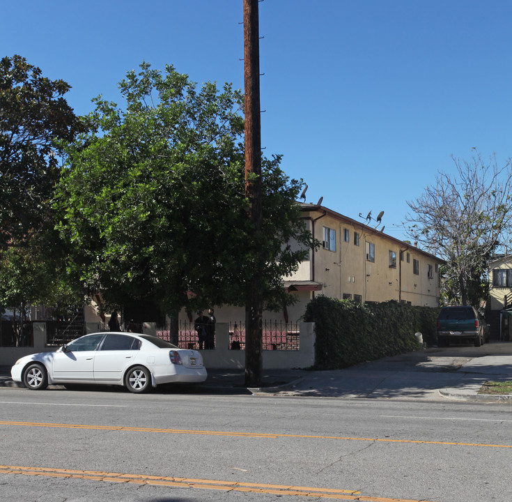 2219 Griffin Ave in Los Angeles, CA - Building Photo