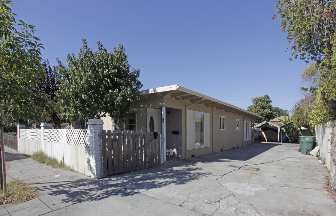 535 Chestnut St in Redwood City, CA - Building Photo