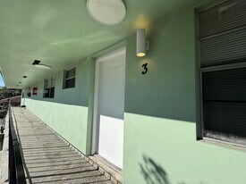 201 NW 77th St in Miami, FL - Building Photo