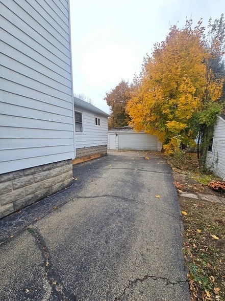 211 Edwards Ave, Unit 1 in West Dundee, IL - Building Photo - Building Photo