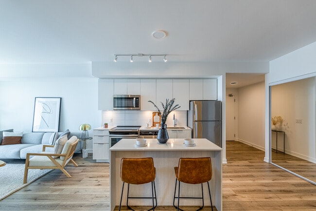 5249 Dundas Street W