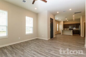 9835 Willow Creek Commerce Dr in Tomball, TX - Building Photo - Building Photo