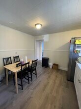 44 Chetwynd Rd, Unit 2 in Somerville, MA - Foto de edificio - Building Photo