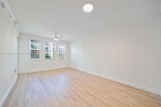 10170 SW 7th St, Unit 21-103 in Pembroke Pines, FL - Building Photo - Building Photo