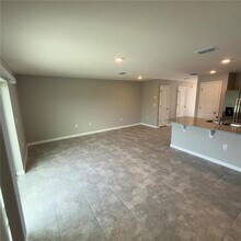 542 Zinfandel Dr in Daytona Beach, FL - Foto de edificio - Building Photo