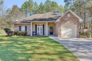 70350 Petit Rd in Mandeville, LA - Building Photo