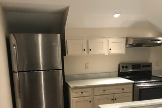 504 Dumaine St, Unit 301 in New Orleans, LA - Building Photo - Building Photo