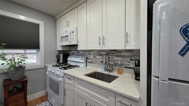 717 Tuckahoe Rd, Unit 2A in Yonkers, NY - Building Photo - Building Photo