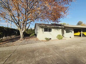 1037 Eastmont Ave-Unit -1037 in East Wenatchee, WA - Building Photo - Building Photo