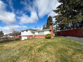 1875 Van Ness St in Klamath Falls, OR - Building Photo