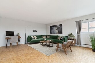 Princess Anne Apartments in Oshawa, ON - Building Photo - Building Photo