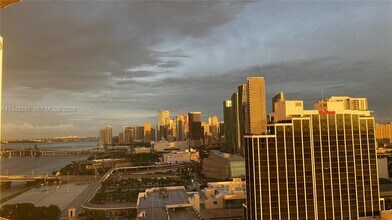1750 N Bayshore Dr in Miami, FL - Building Photo - Building Photo