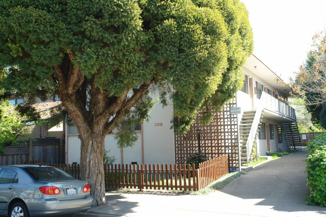 2315 Jefferson Ave in Berkeley, CA - Foto de edificio