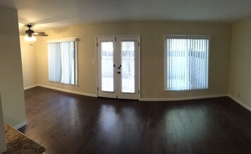 380 N Hollywood Way in Burbank, CA - Foto de edificio - Building Photo