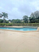 8475 SW 94th St, Unit 205E in Miami, FL - Building Photo - Building Photo