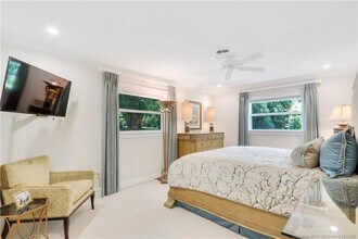 24 Emarita Way in Sewalls Point, FL - Foto de edificio - Building Photo