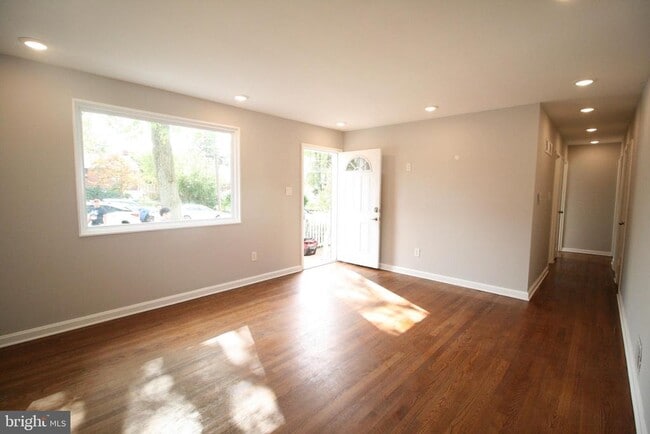4613 Wilwyn Way in Rockville, MD - Building Photo - Building Photo