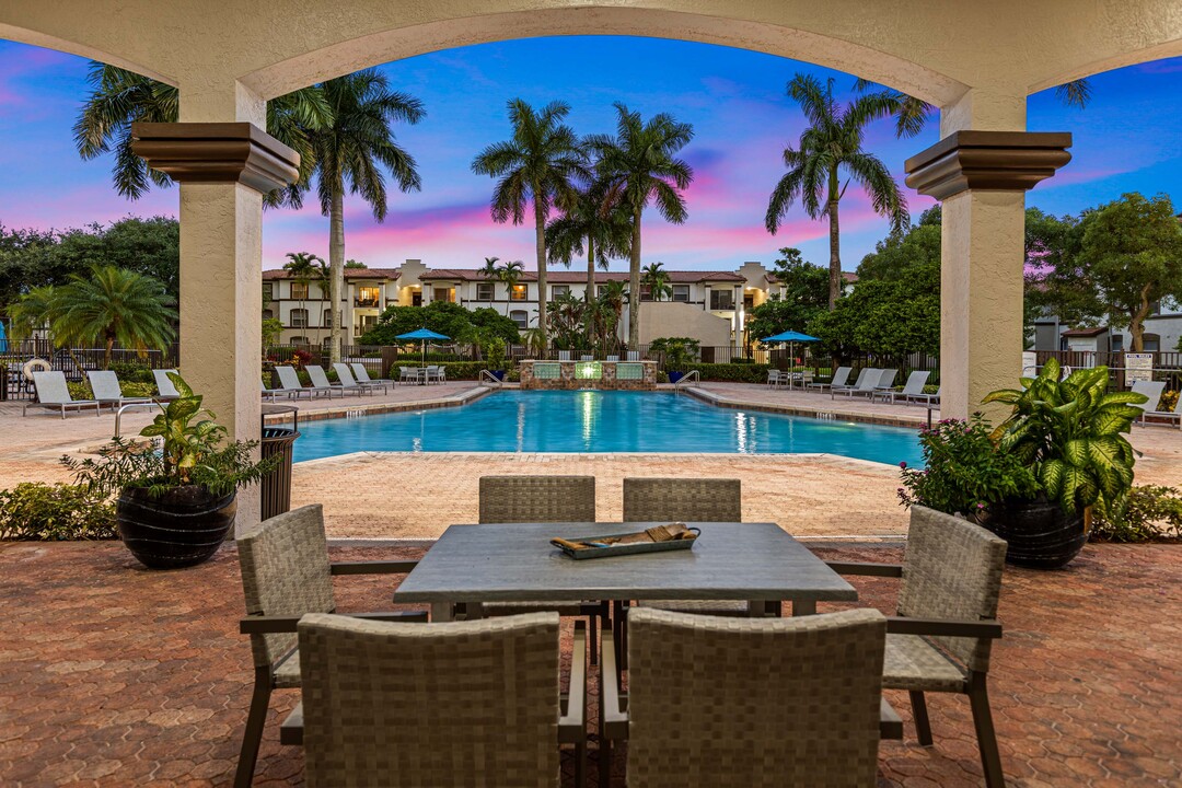 Harbour Cove in Pembroke Pines, FL - Building Photo