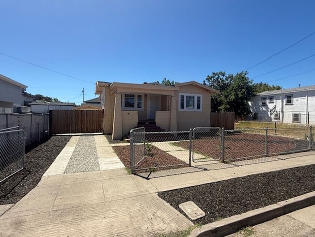 721 Third St in Rodeo, CA - Building Photo - Building Photo