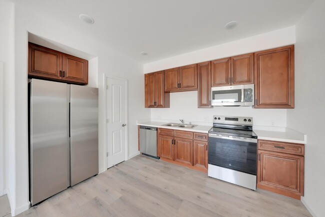 2030 Millennium Way in Hanford, CA - Building Photo - Building Photo