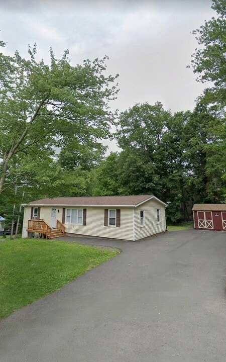 13 Beth Mor Rd in Mountain Dale, NY - Building Photo