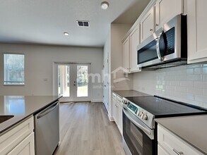6358 Atlantic Bch Ave in Wesley Chapel, FL - Foto de edificio - Building Photo
