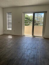 50 Antilla Ave, Unit 4 in Coral Gables, FL - Building Photo - Building Photo