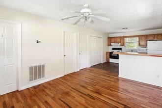 206 Gatchell St in Black Mountain, NC - Building Photo - Building Photo