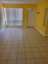 1120 NE 10th St, Unit 3 in Hallandale Beach, FL - Building Photo - Building Photo