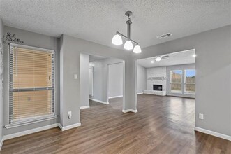 2909 Lake Park Dr in Grand Prairie, TX - Building Photo - Building Photo