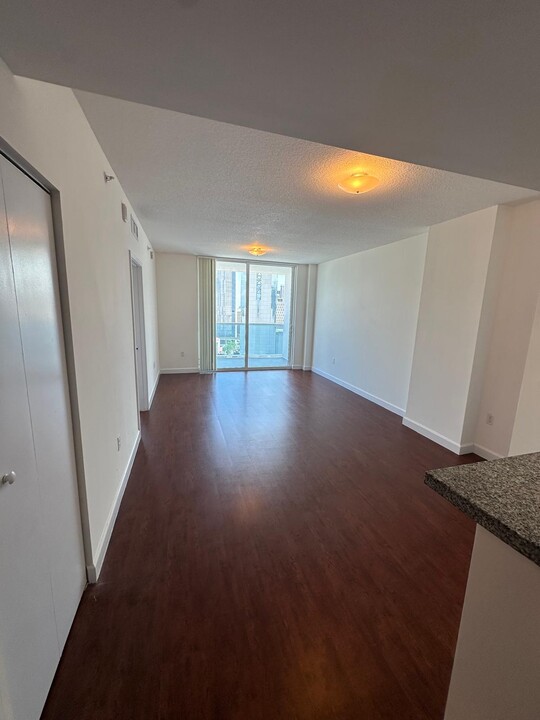 428 SW 2nd St, Unit 1601 in Miami, FL - Building Photo