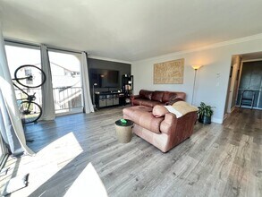 2055 E Broadway in Long Beach, CA - Building Photo - Building Photo