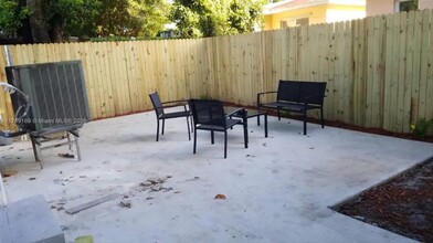 1560 NW 70th St in Miami, FL - Building Photo - Building Photo